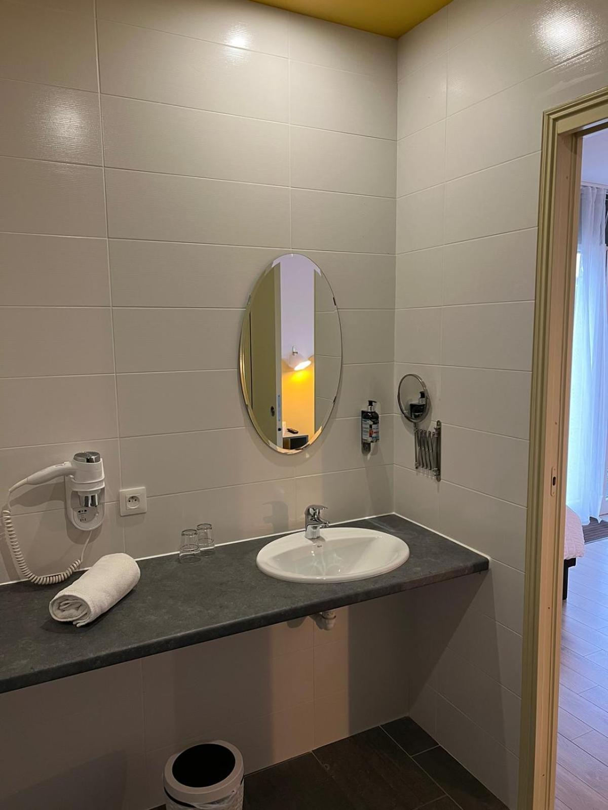 Hotel Les Voisins Beaucemaine Ploufragan Экстерьер фото
