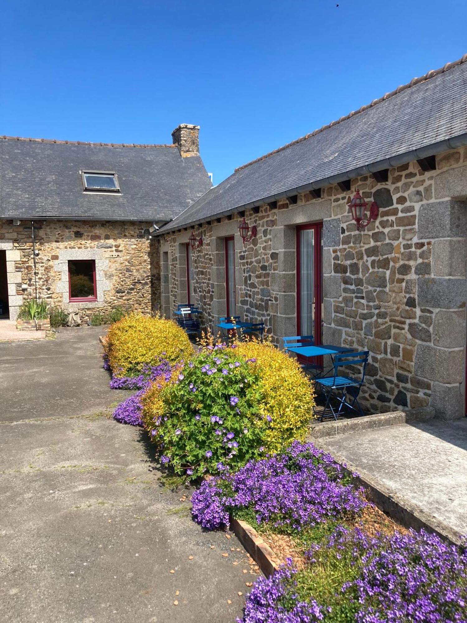 Hotel Les Voisins Beaucemaine Ploufragan Экстерьер фото